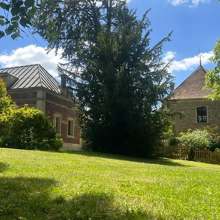 Les Ecuries Du Chateau Nyaraló *