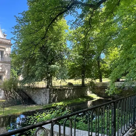 Les Ecuries Du Chateau Nyaraló *