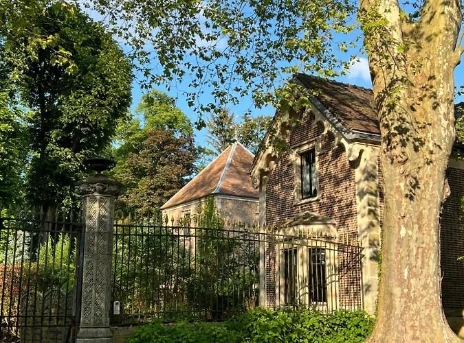 度假居 Les Ecuries Du Chateau 布瓦西-圣莱热
